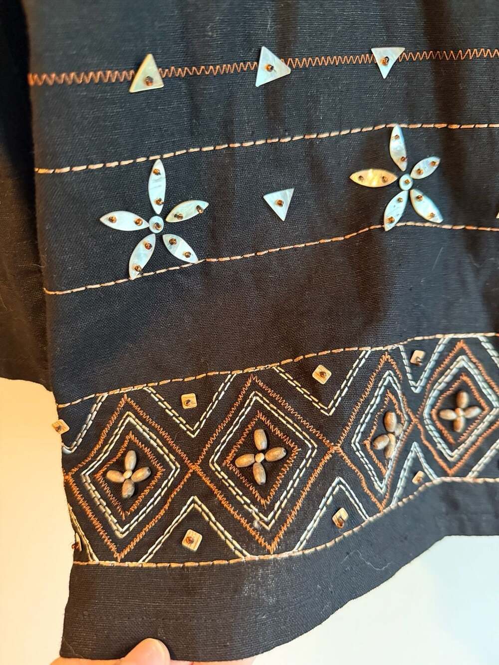 Alfred Dunner Black Embroidered Shell Embellished Linen Blend Blouse Size 12 - Picture 2 of 6